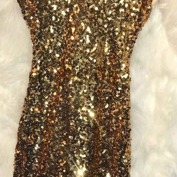 Gold dress. - Picture 2 of 8